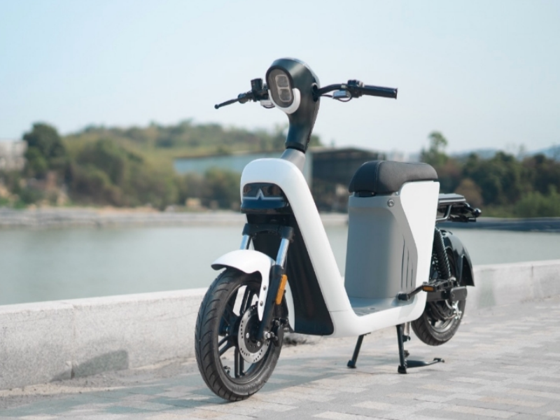 Electric Scooter Selection for Office Workers: Do You Need Fast Charging?